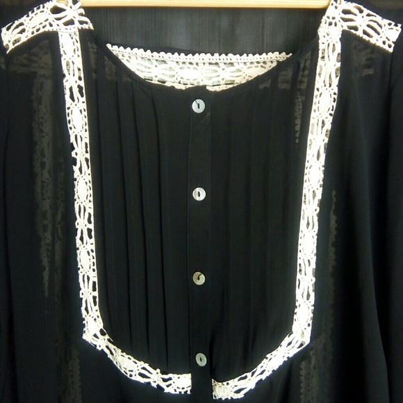 GB sheer long bell sleeve w pleated bib bl… - Picture 3 of 7